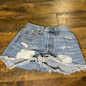 LEVI JEAN SHORTS